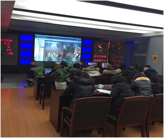 公交調(diào)度指揮中心舉行安全會議與業(yè)務培訓考試.JPG