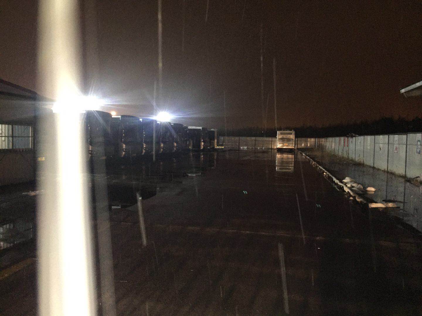 大學(xué)城首末站無冰雪.jpg 大學(xué)城首末站無冰雪.jpg