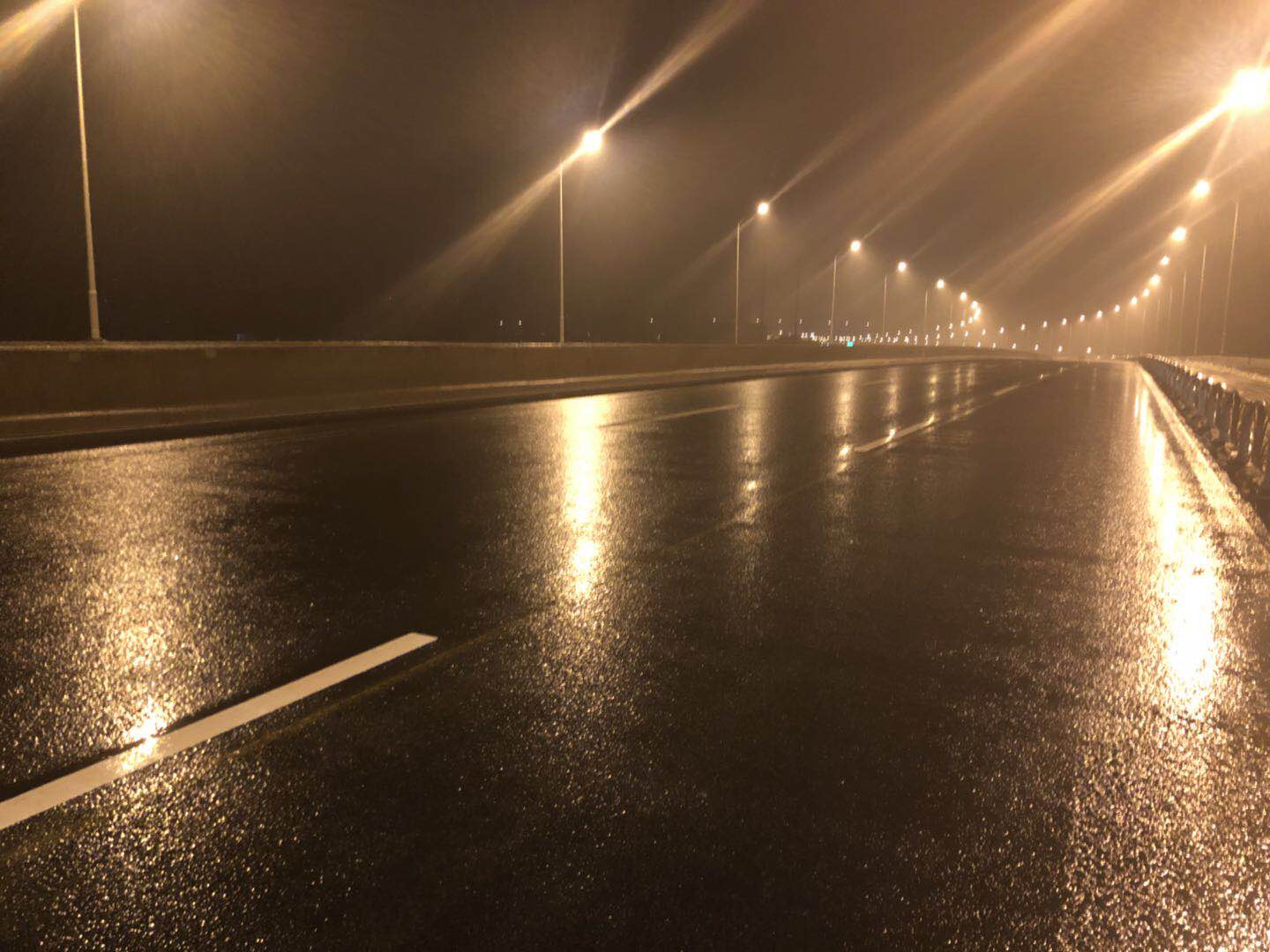 吳淞江大橋無結(jié)冰積雪.jpg 吳淞江大橋無結(jié)冰積雪.jpg